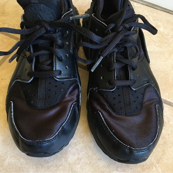 Nike Air Huaraches - Picture 4 of 10